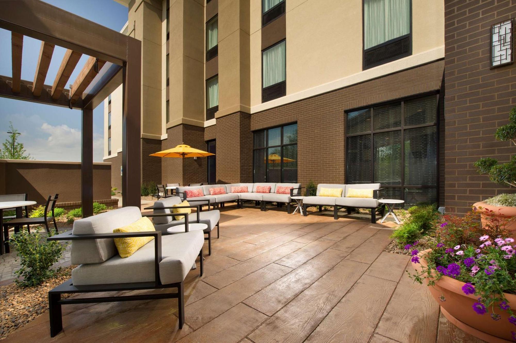 Hampton Inn Louisville East Hurstbourne Kültér fotó